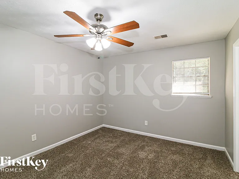 230 Montego Cir — Photo 10