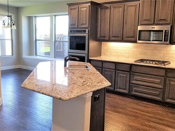 3rd image of 4307 Pecan Ln