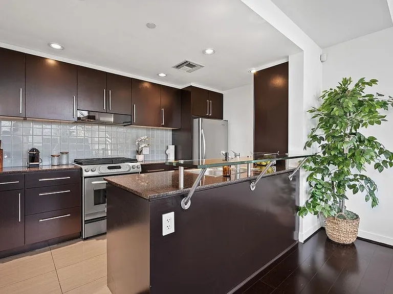 638 Beach Cres #Townhouse 105 — Photo 16