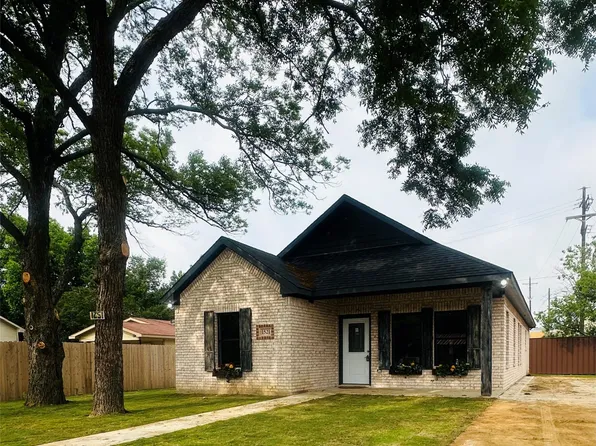 1521 N Brazos Ave, Cleburne, TX 76031