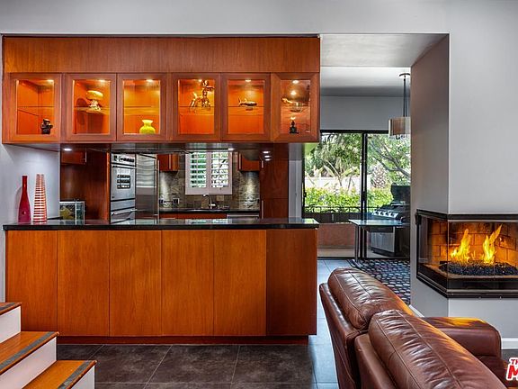 3rd image of 800 Westmount Dr APT 2