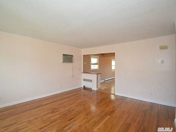 4th image of 13 Greenwood Dr