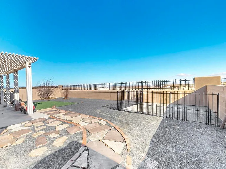 6405 Kings Canyon Cv NE — Photo 41