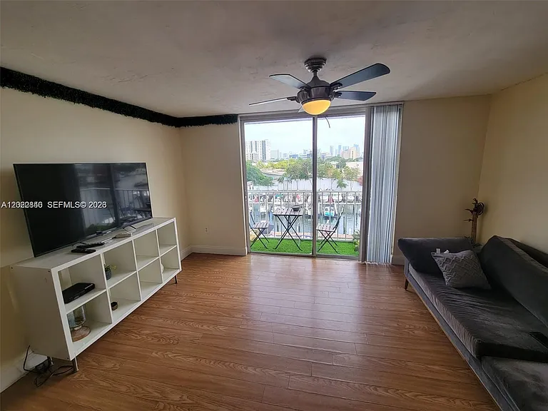 1740 NW North River Dr #512 — Photo 6