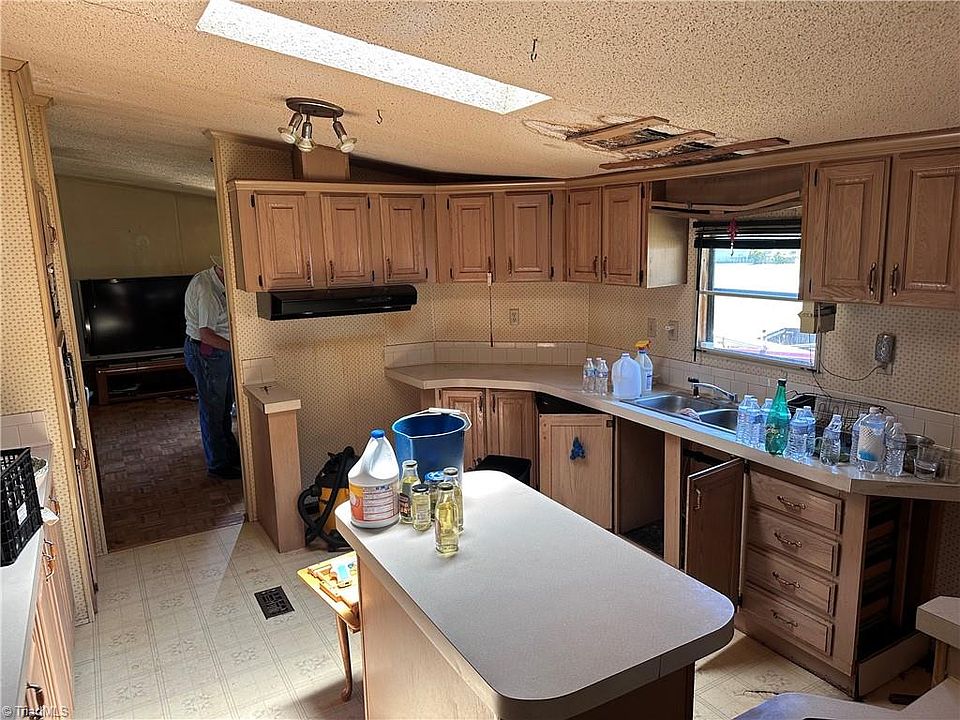 2nd image of 7509 Shady Oaks Rd