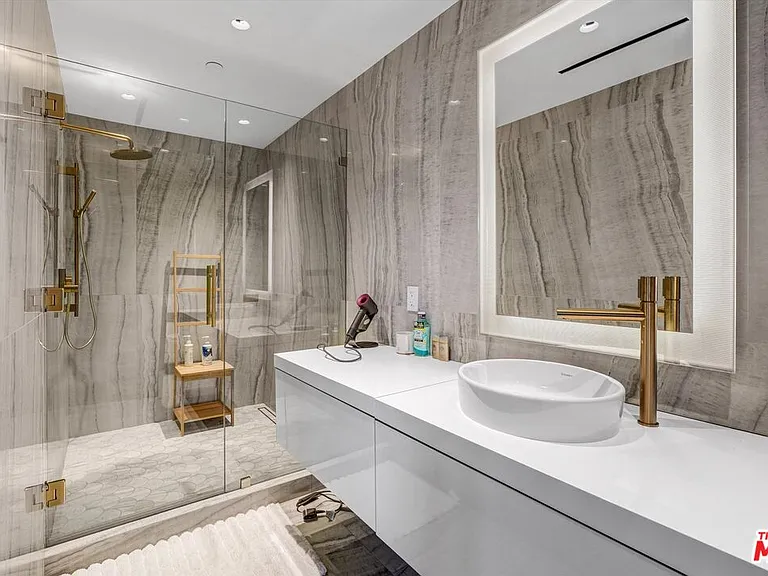 9400 Readcrest Dr — Photo 21
