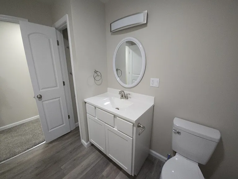1068 Lakeland Dr — Photo 12