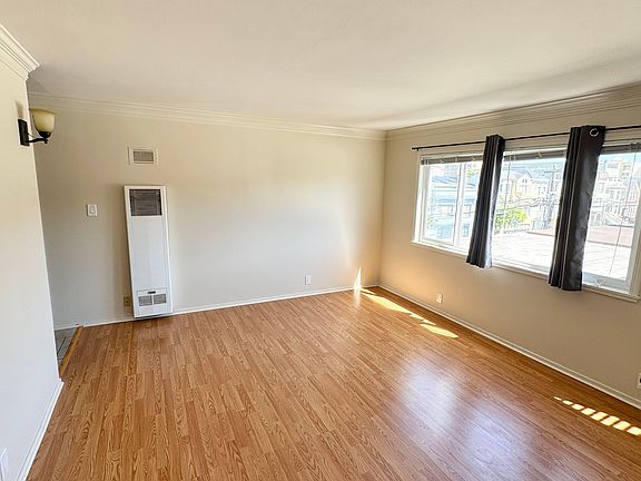 3rd image of 401 28th Ave APT 8