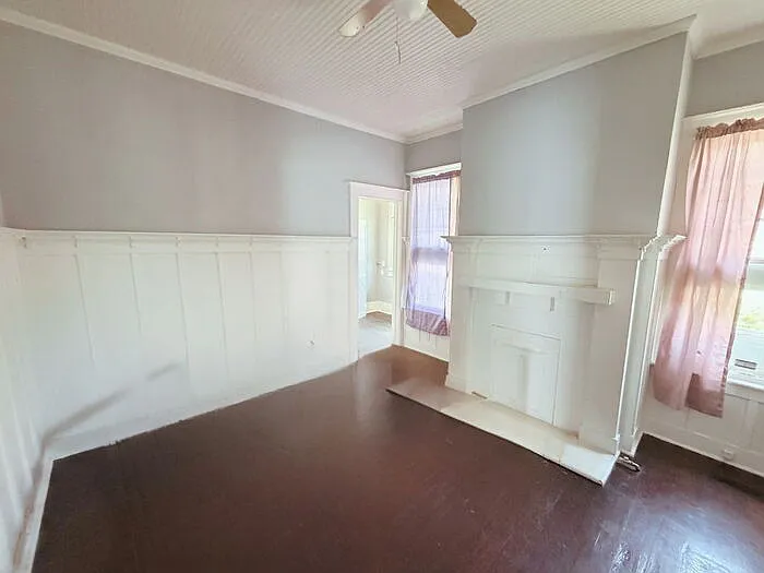 1025 Hillyer Ave — Photo 3