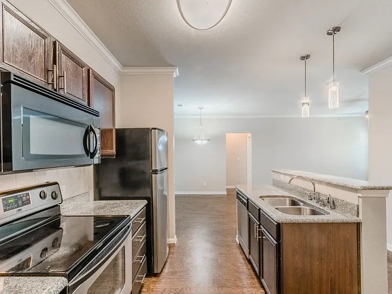 Skyview West Apartments — Photo 3