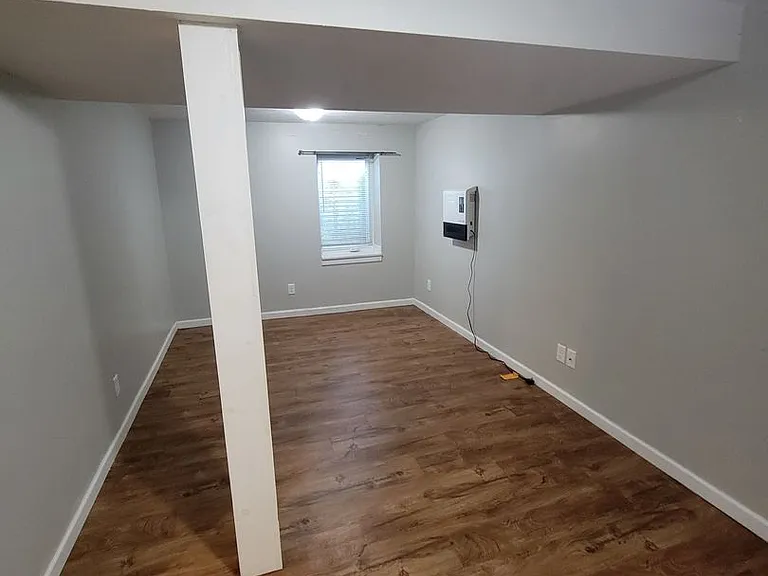 404 E Poplar St — Photo 10