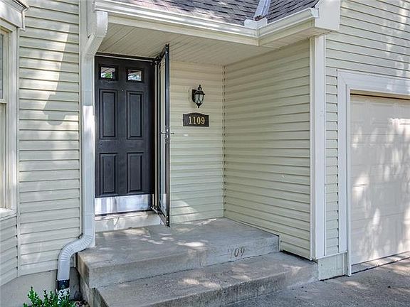 3rd image of 1109 SW Richwood Dr