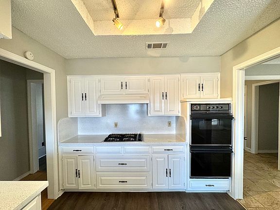 3rd image of 4200 San Saba Ct