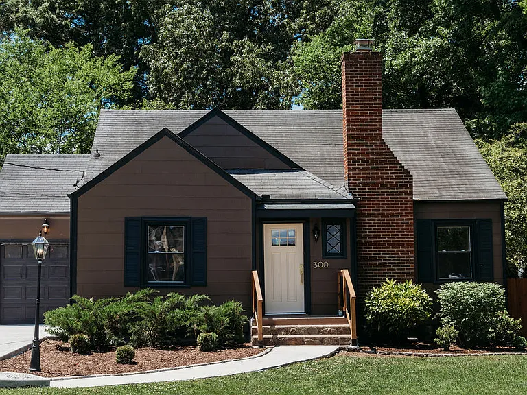 300 Osborne Dr — Photo 2