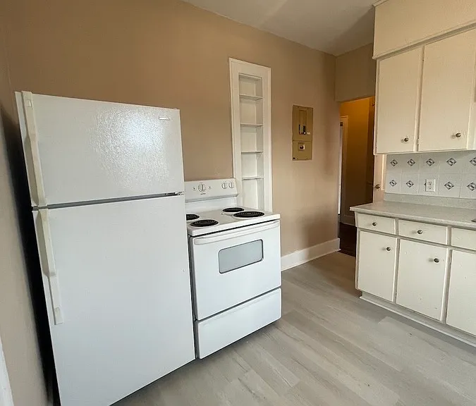 538 Louis Ave #4 — Photo 8