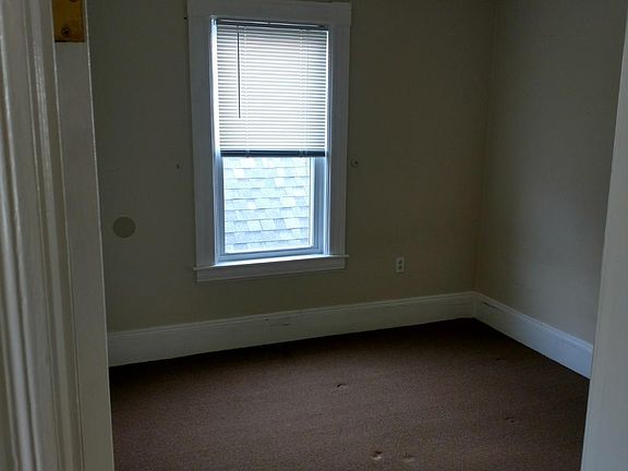 2nd image of 580 Clay St APT 3