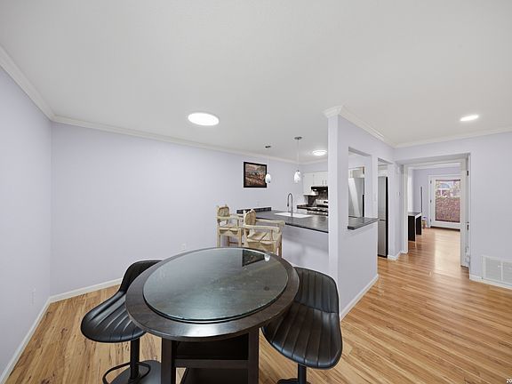 4th image of 102 VASSAR LN #1