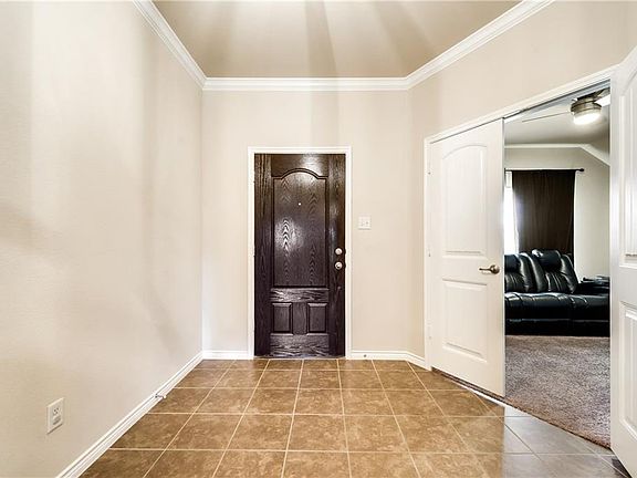4th image of 2103 Trinity Ln