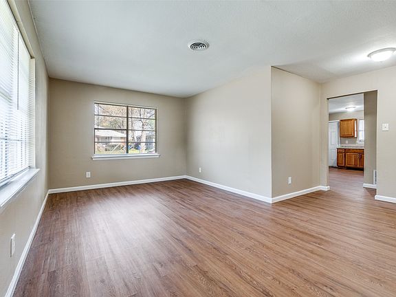 3rd image of 10000 Olmos Dr