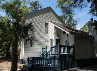 27 Pender Ln, Edisto Island, SC 29438