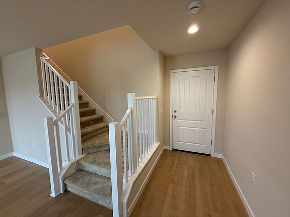 5th image of 404 Lemongrass St