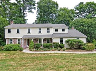 4 Mohawk St, Medfield, MA 02052