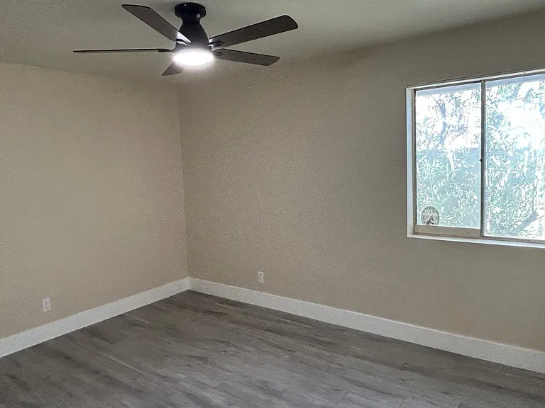 726 E 3rd Ave — Photo 10