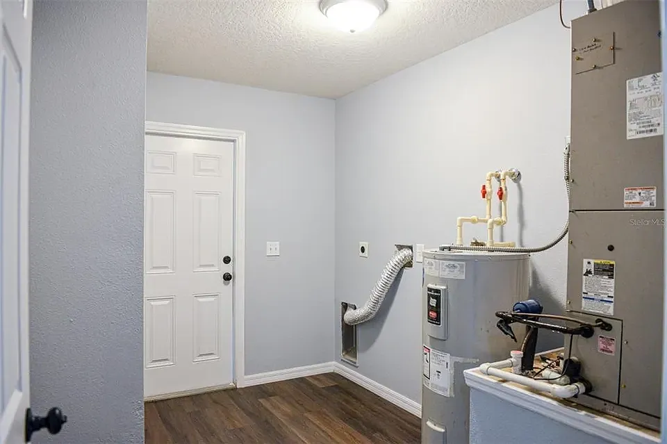 3 bed, 1092 sqft, $1,800 — Photo 2