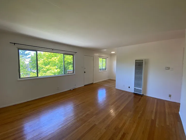 1642 Harmon St — Photo 5