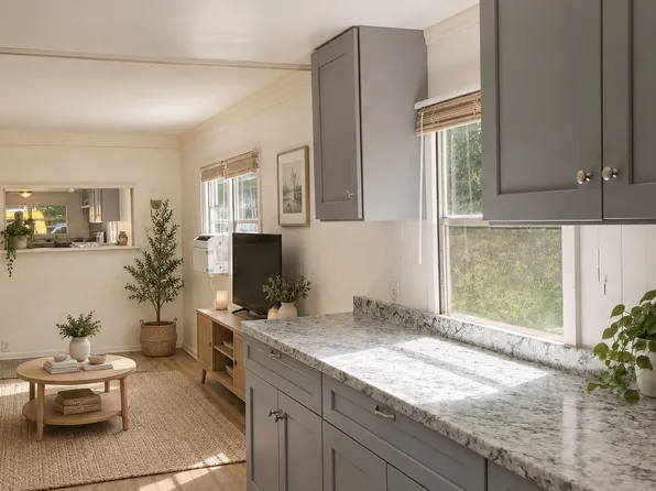 32 Little Pisgah Rd, Fairview, NC 28730