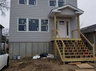 6 Marina Rd, Island Park, NY 11558