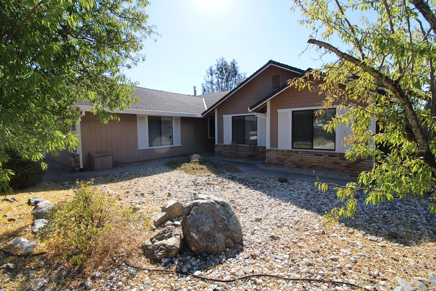 121 Castlemont Dr photo 1