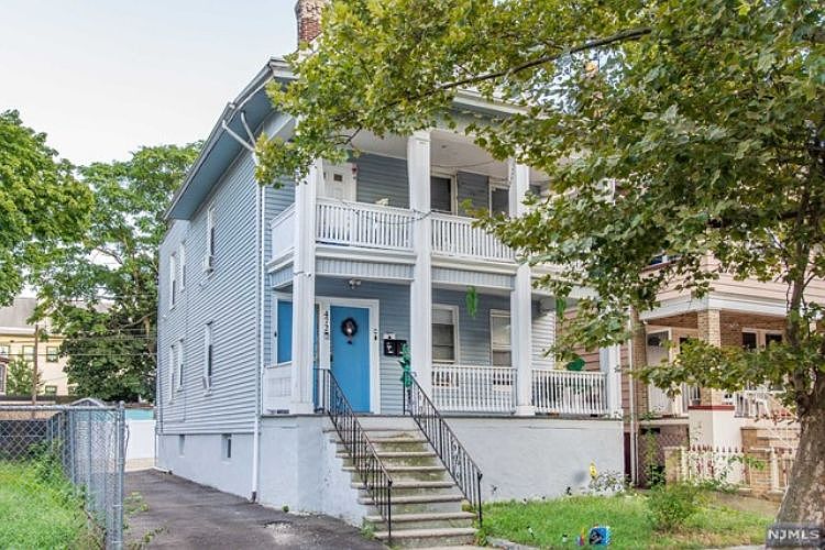 1st image of 472 Norwood St