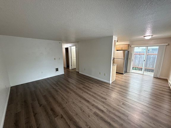 3rd image of 917 Bryan Ct