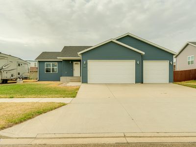 6775 Dolan Dr, Lincoln, ND, 58504