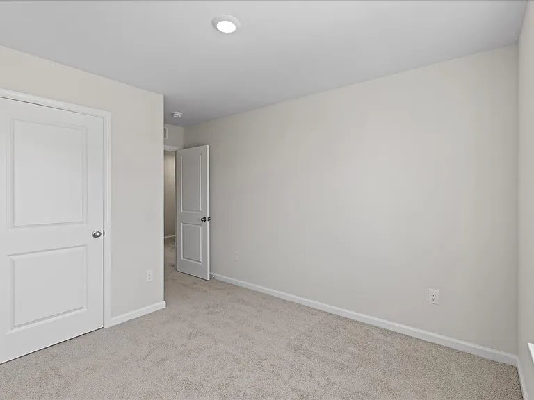 113 Malibu Dr — Photo 12