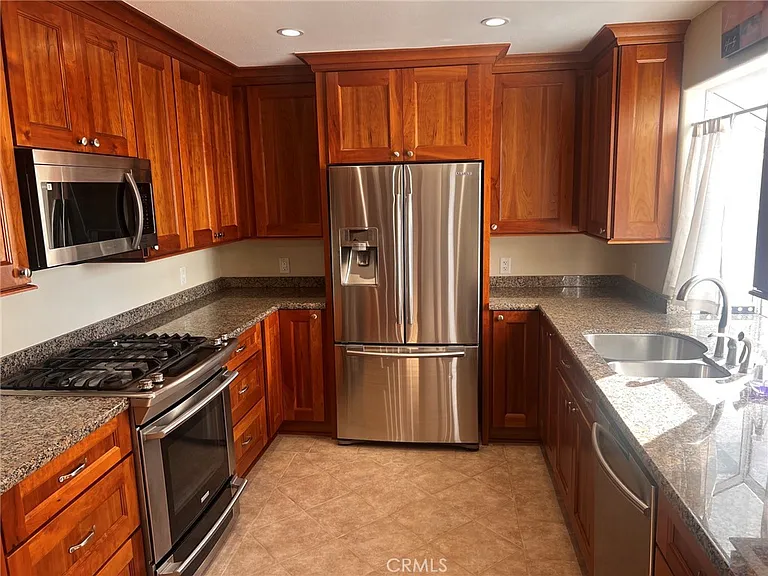 301 Diamond St #B — Photo 11