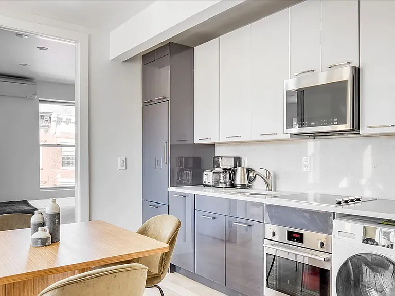 131 Smith St #3 — Photo 3
