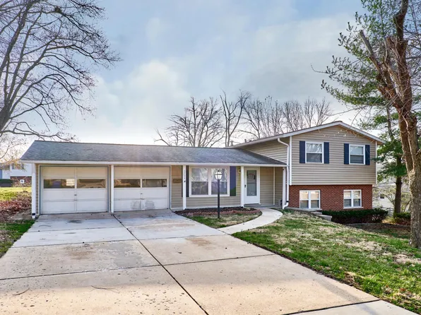 3204 Bristol Hall Dr, Bridgeton, MO 63044