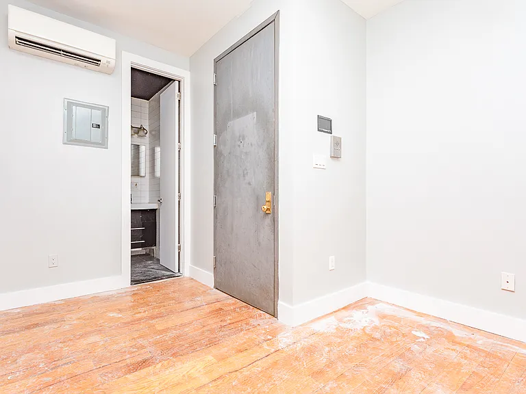 1493 Gates Ave #3D — Photo 6