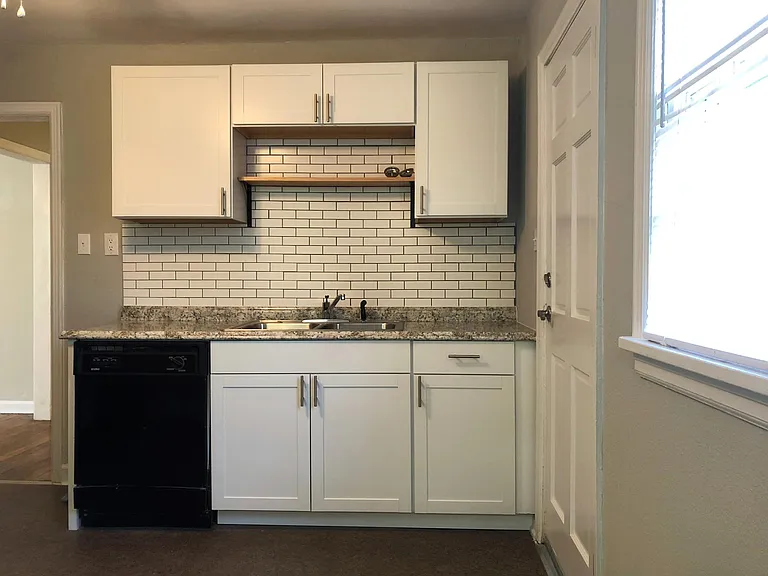 5715 Sanford Rd — Photo 7
