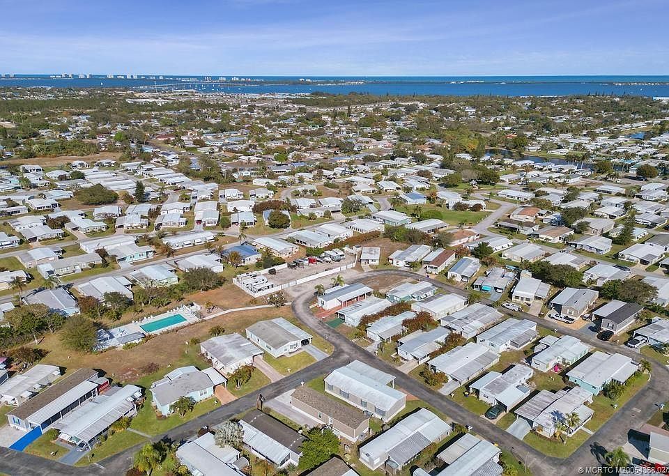 1st image of 332 NE Tropicalia Ln #25
