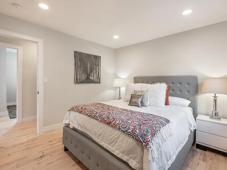 4039 Clayton Ave — Photo 8