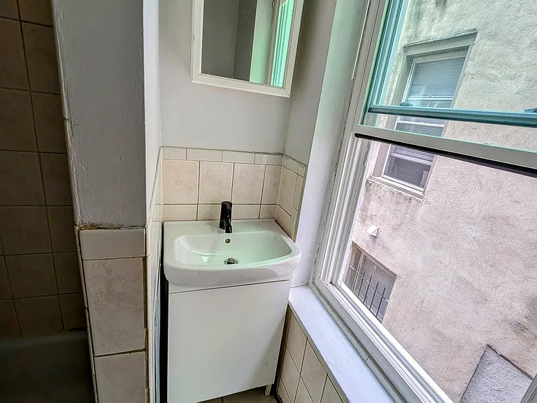 505 N 40th St #2 — Photo 12