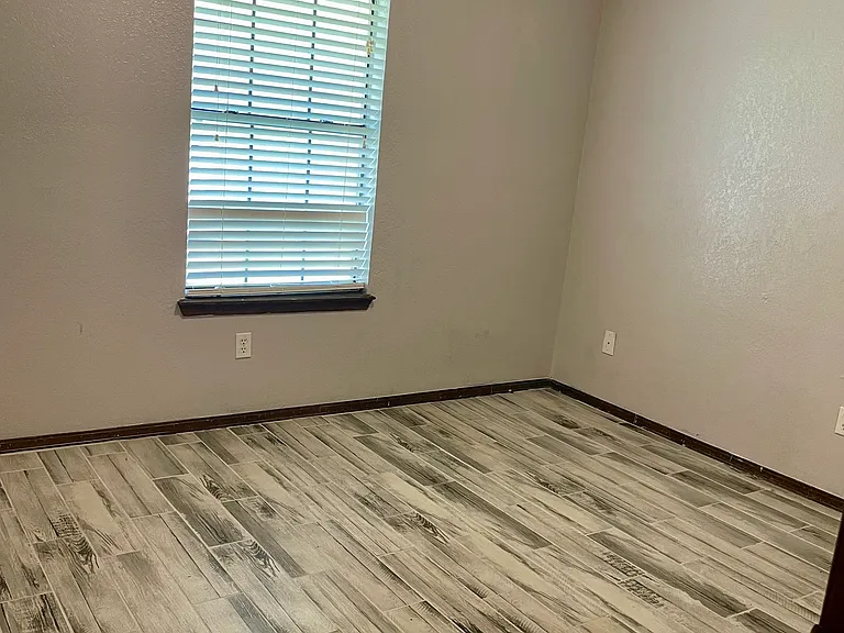 1000 Cottonwood Dr — Photo 8