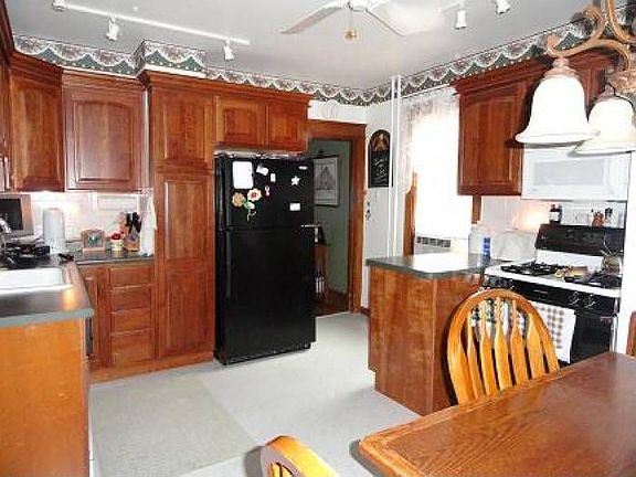 Eat-In Kitchen