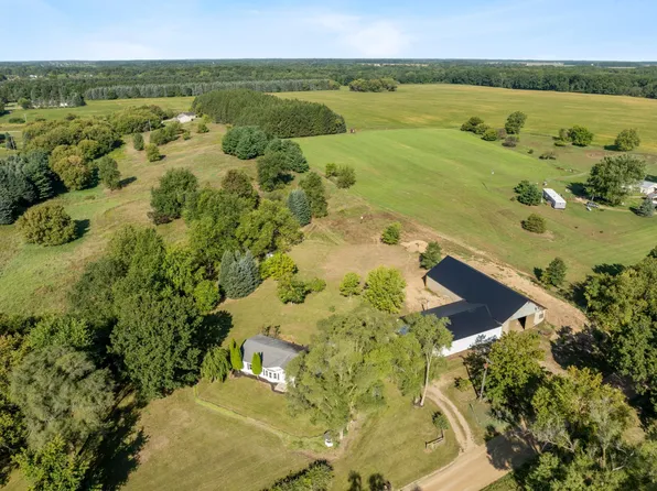 7131 Cowman Rd, Hubbardston, MI 48845