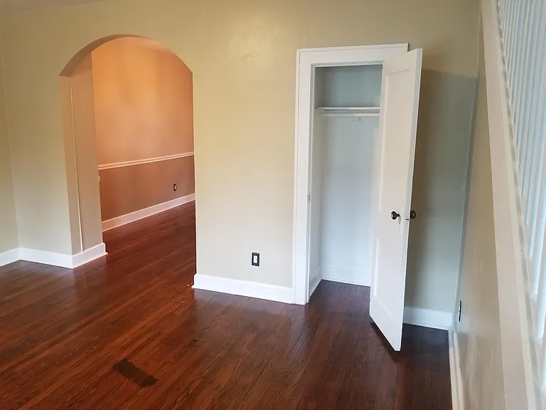 2401 Shelby St #4 — Photo 6
