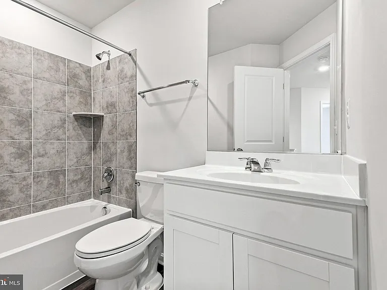 417 Seeback Dr — Photo 43