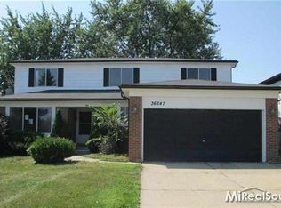 36647 Iroquois Dr, Sterling Heights, MI 48310